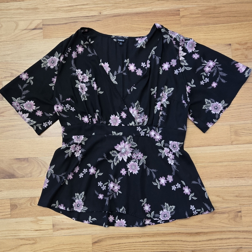 PLUS SIZE Floral Black and Pink Women's Top